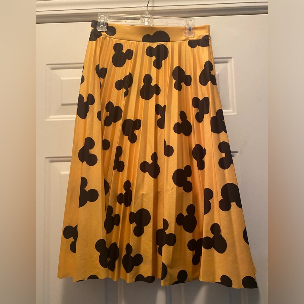 MICKEY MOUSE YELLOW PLEATED SKIRT, SIZE S.